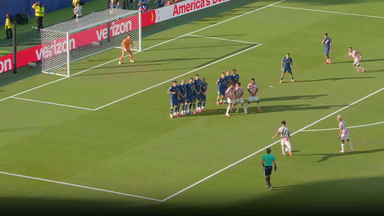 WM 2026: Bundesliga-Star gelingt Zauber-Freistoß