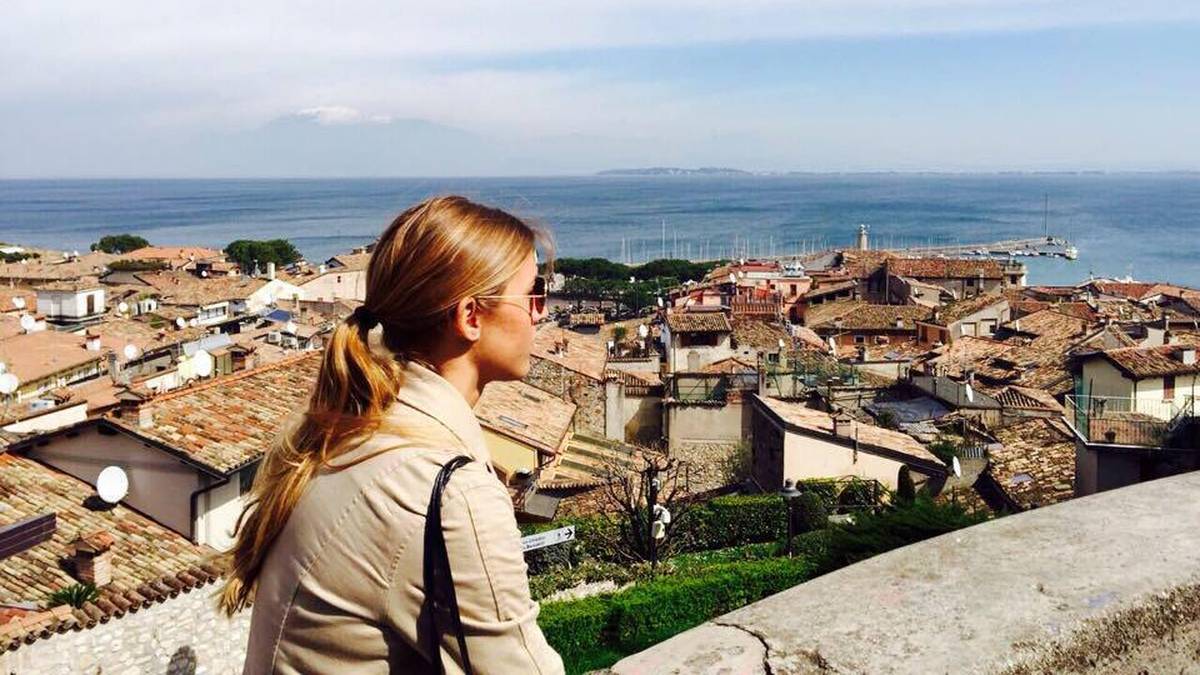 Brinkers Weg in die Nationalmannschaft war jedoch schwer. Mit 16 Jahren erhält sie die Diagnose: Diabetes Typ1. Insulin und Traubenzucker werden anschließend zu ihren ständigen Begleitern