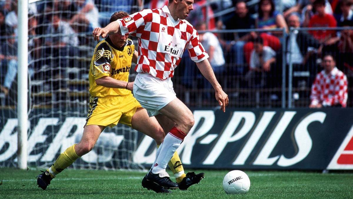 PLATZ 1: An Sven Demandt reicht nach wie vor niemand heran. 121 Tore erzielte der robuste Angreifer, viele mit dem gefürchteten linken Fuß. Dabei stand er für drei Vereine auf dem Feld - Fortuna Düsseldorf (74 Spiele, 49 Tore), Hertha BSC (64 Spiele, 17 Tore), 1 FSV Mainz 05 (178 Spiele, 55 Tore)