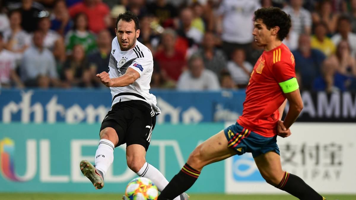 LEVIN ÖZTUNALI (bis 73.): Leitete mit feiner Einzelleistung und Auge Deutschlands erste gute Offensivaktion ein, prüfte in der 24. Minute erstmals Spaniens Schlussmann. Wieder ein guter Auftritt des Mainzers, wenn auch nicht sein bester im Turnier. SPORT1-Note: 3