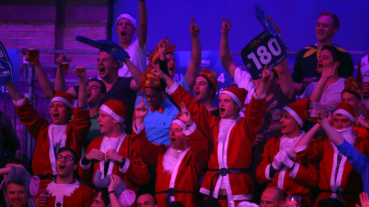 Tag 2: Ja ist den heut schon Weihnachten?! Die Fans im Ally Pally sind bereits eine Woche vor dem Fest in Weihnachtsstimmung