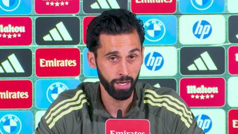 Álvaro Arbeloa spricht in höchsten Tönen von „Don“ Antonio Rüdiger. Angesprochen auf eine mögliche Vertragsverlängerung des Deutschen scherzt der Real-Trainer über eine Statue in seinem eigenen Garten.