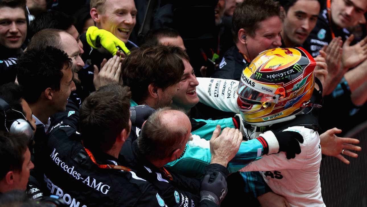 Hamilton zieht mit Prost gleich