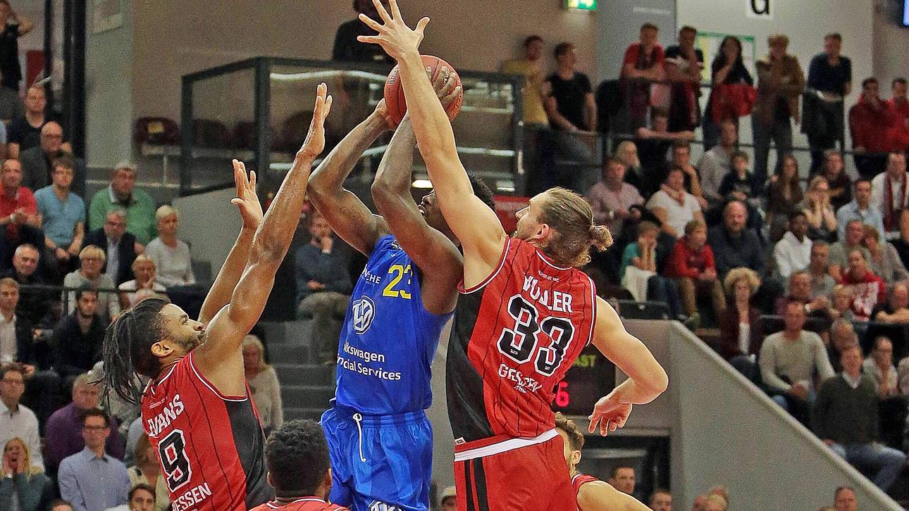 Völler sieht seinen Sohn abräumen