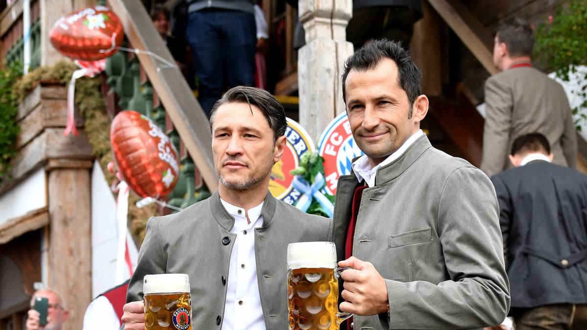 Ein Bild mit Symbolcharakter? Zumindest auf dem Oktoberfest präsentiert sich Kovac als Einheit mit Sportdirektor Hasan Salihamidzic. SPORT1 zeigt die besten Bilder vom Wiesn-Besuch der Bayern