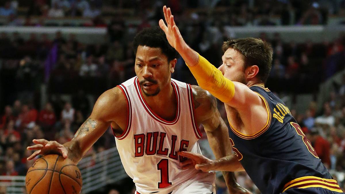 DERRICK ROSE (Chicago Bulls): Verletzungen sind auch bei "D-Rose" ein ewiges Thema. Kreuzbandriss 2012, Meniskusriss 2013 und auch 2014, Augenhöhlenfraktur 2015 in der Saisonvorbereitung. Sollte Rose tatsächlich mal wieder fit werden, es auch bleiben, und annähernd seine MVP-Form von 2011 erreichen, wären seine Bulls der große Herausforderer der Cavs im Osten