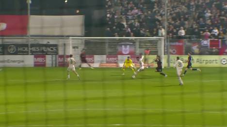 Kevin Volland schießt den TSV 1860 München bei Viktoria Köln mit seinem Tor zum fünften Sieg in Serie. Anschließend analysiert der Matchwinner seinen Treffer - und was es bedeutet, vorerst nach Punkten mit dem MSV Duisburg auf Platz drei gleichgezogen zu haben.