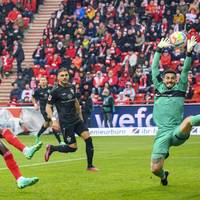 Der VfB Stuttgart bleibt nach einer enttäuschenden Vorstellung Tabellenletzter der Bundesliga. Union Berlin erhöht dank einer starken zweiten Hälfte den Druck auf das Spitzenduo FC Bayern und Borussia Dortmund.