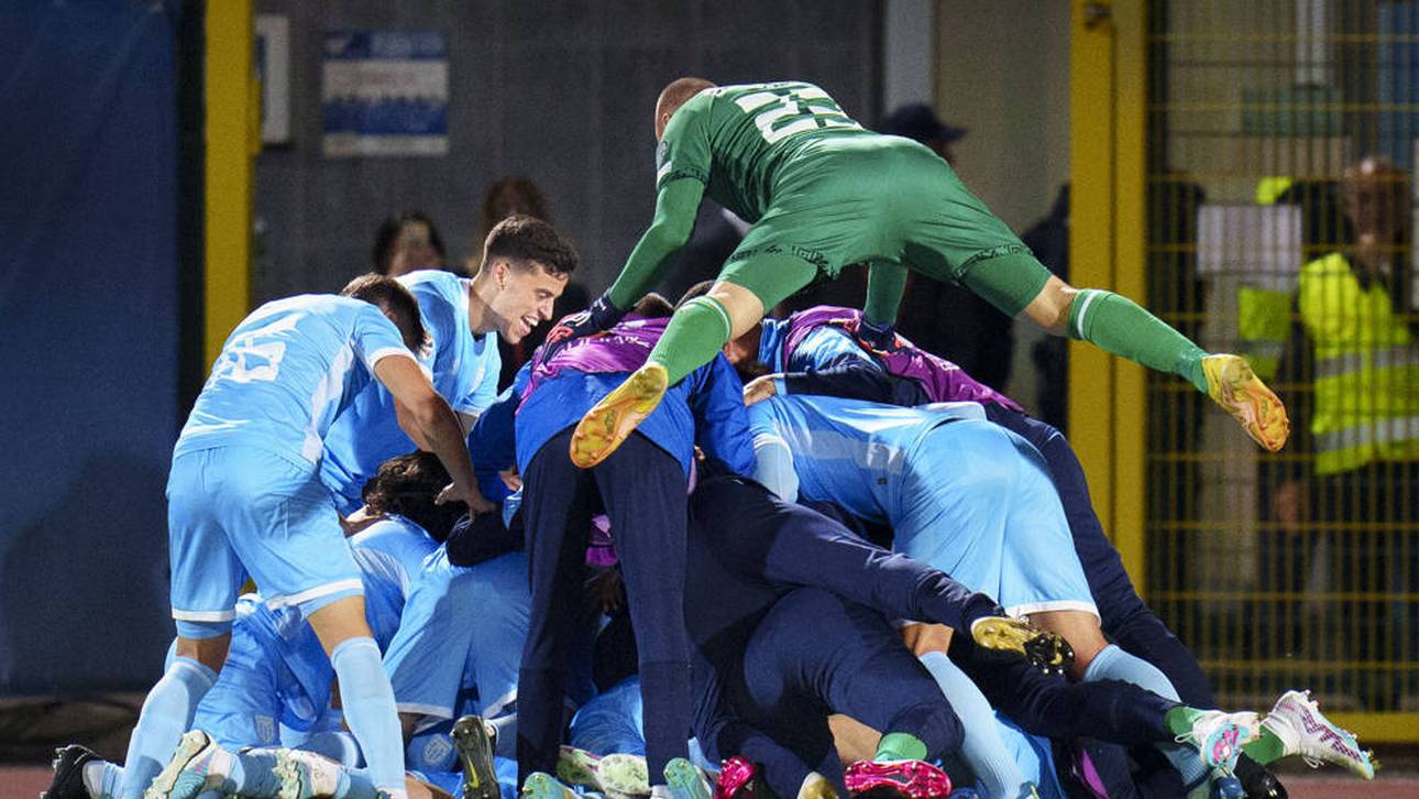 Fußball-Zwerg schreibt Geschichte!