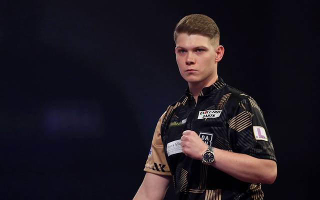 Darts Wm 2021 Nico Kurz Schlagt Andy Hamilton Und Fordert Gabriel Clemens