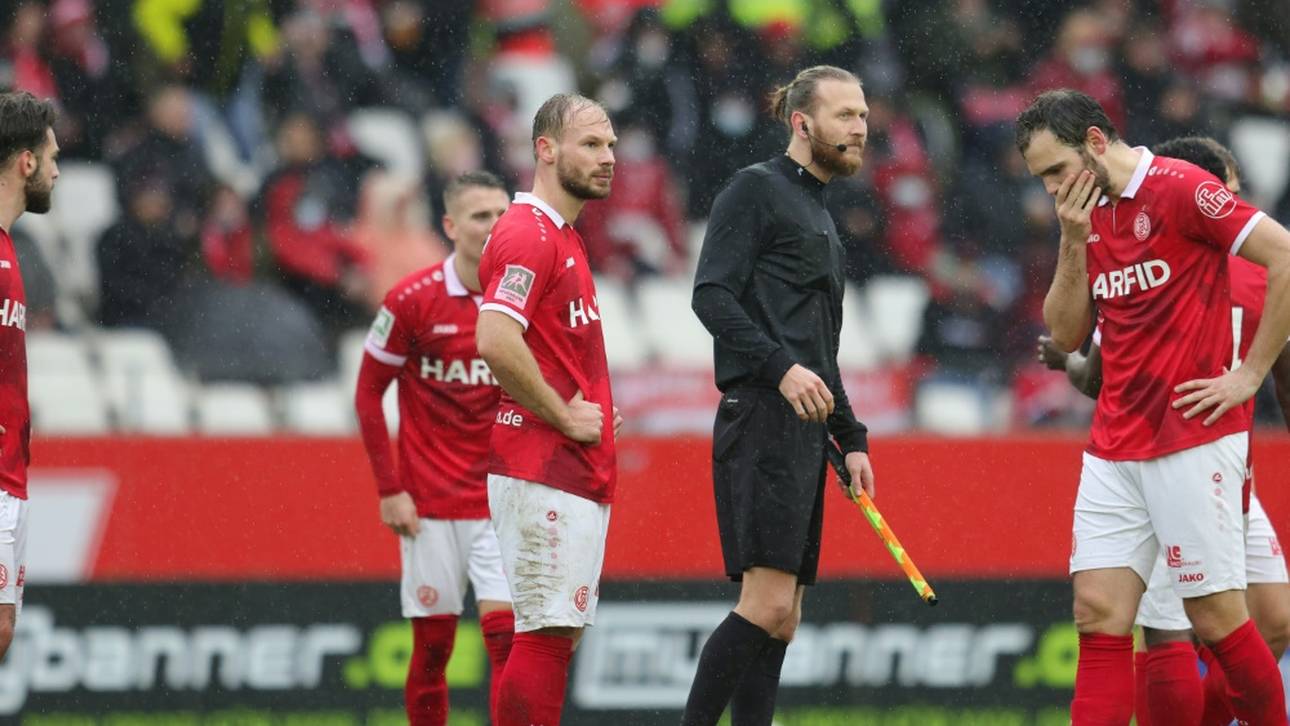 Nach Böllerwurf: Spiel für Münster gewertet