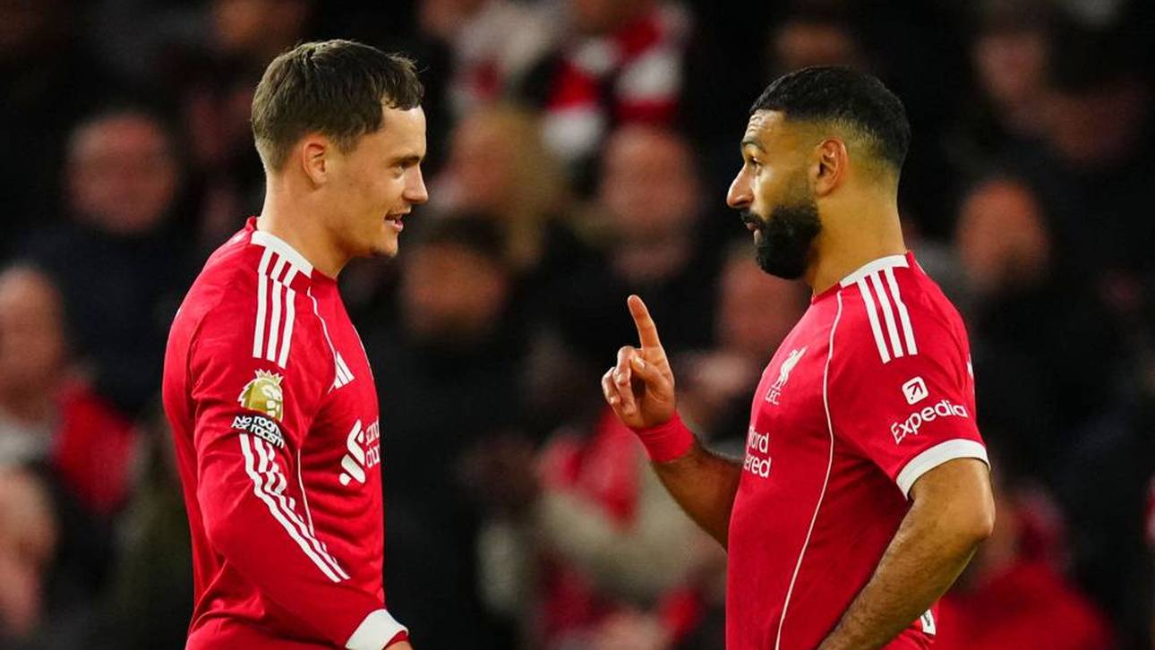 Florian Wirtz (l.) steht in der Startelf - Mo Salah (r.) sitzt nur auf der Bank