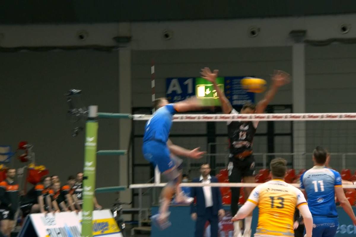 Die Berlin Recycling Volleys sichern sich spektakulär den fünften Titel in Serie. Im letzten Spiel der Finalserie gibt es massig Highlights und ein emotionales Ende.