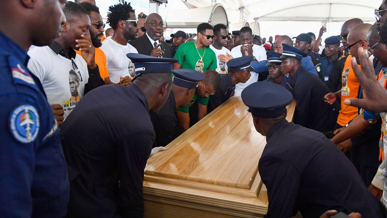 Kalou erweist Tiote die letzte Ehre