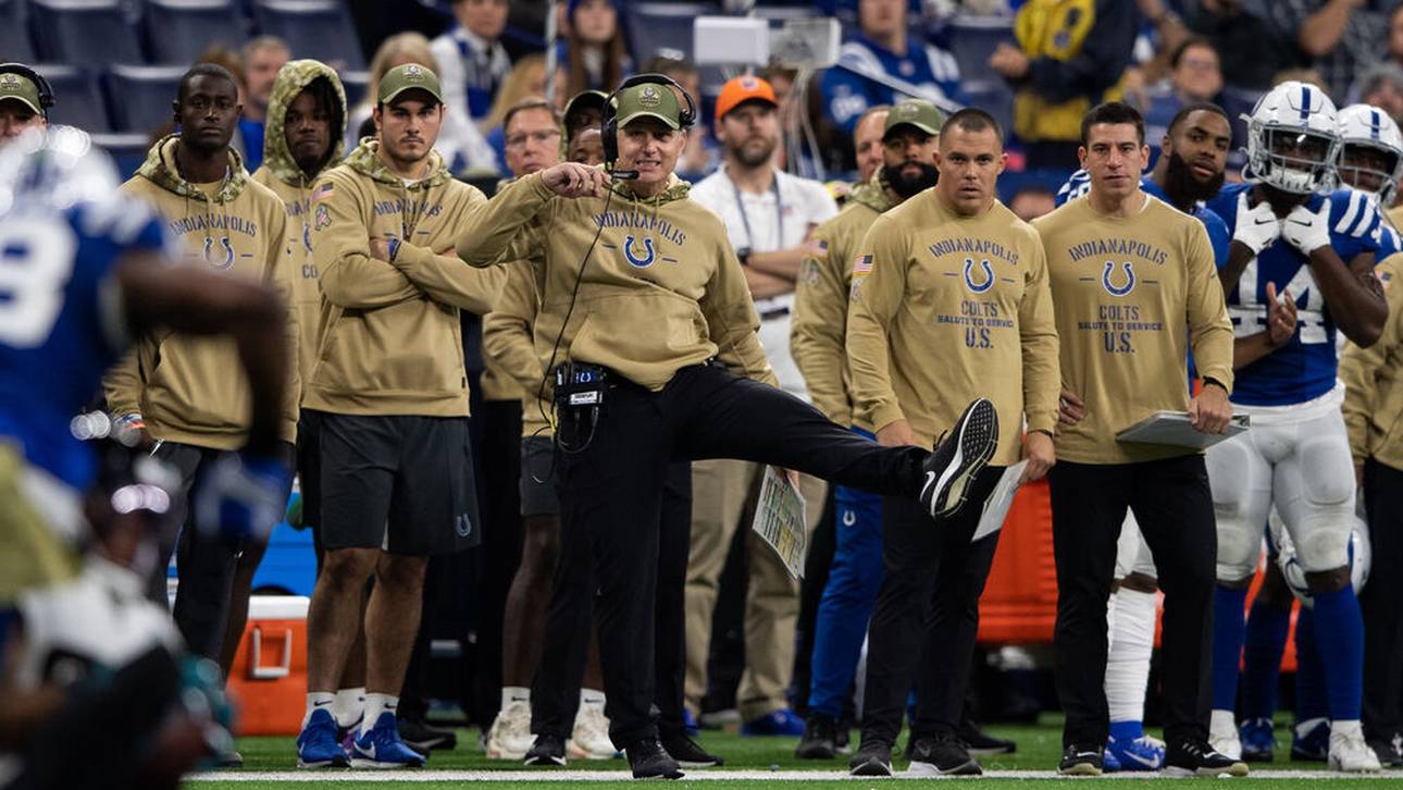 Matt Eberflus (M.) ist seit 2018 Defensiv Coordinator bei den Indianapolis Colts