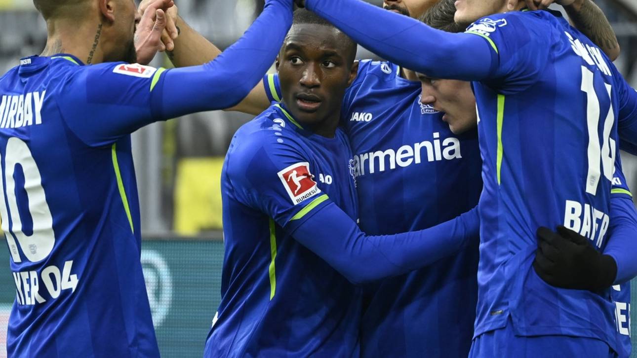 Bayer wechselt Trikot-Hersteller