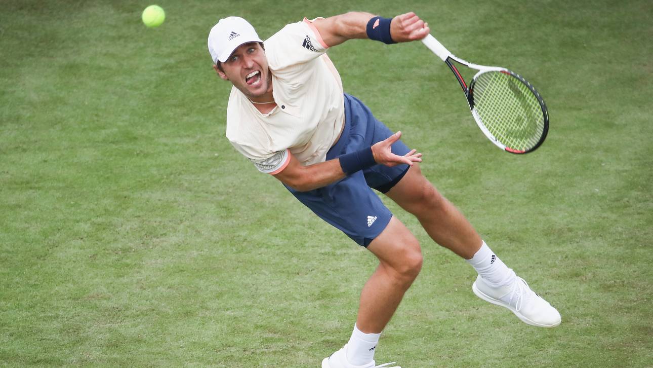 Zverev kämpft sich in zweite Runde