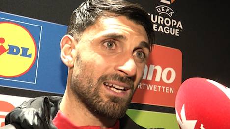 Vincenzo Grifo erzielt beim 2:0-Sieg des SC Freiburg gegen Utrecht erneut ein Freistoßtor. Freiburg-Kapitän Christian Günter lobt seinen Mitspieler aus dem Hintergrund.
