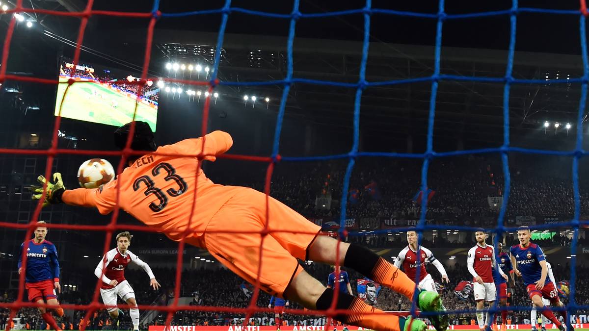 Petr Cech (FC Arsenal): Eine absolute Torwartlegende. Seit einem Zusammenstoß mit einem gegnerischen Spieler tritt Cech nur noch mit einem maßgeschneiderten Torwarthelm auf