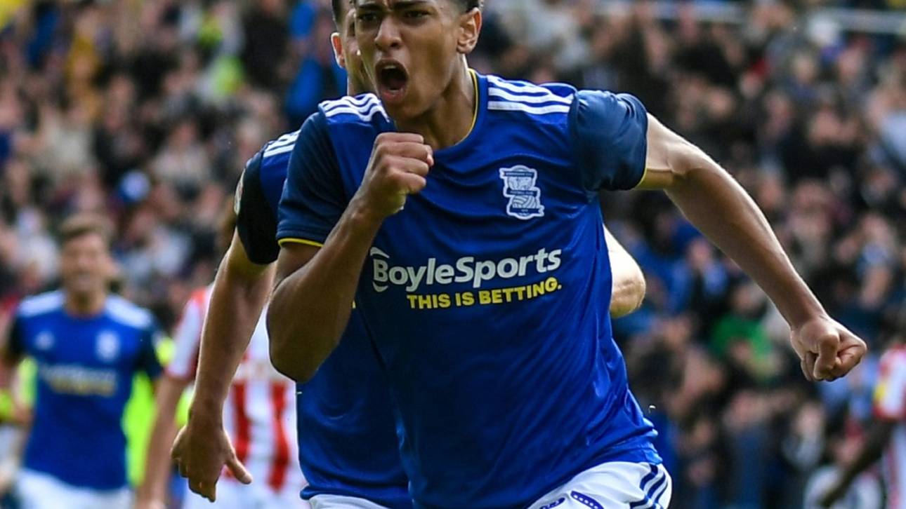 Bellingham-Bruder mit großem Schritt