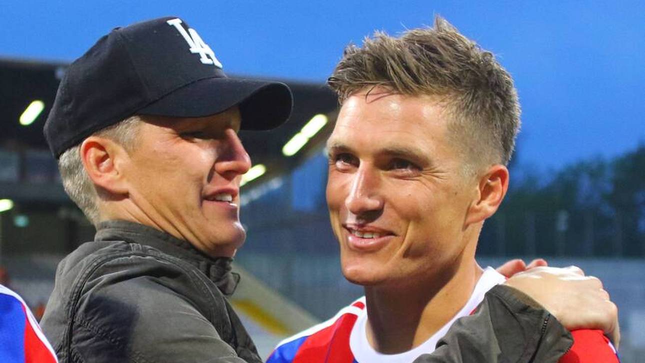 Bastian Schweinsteiger (l.) ist zwei Jahre jünger als sein Bruder Tobias (Archivfoto)