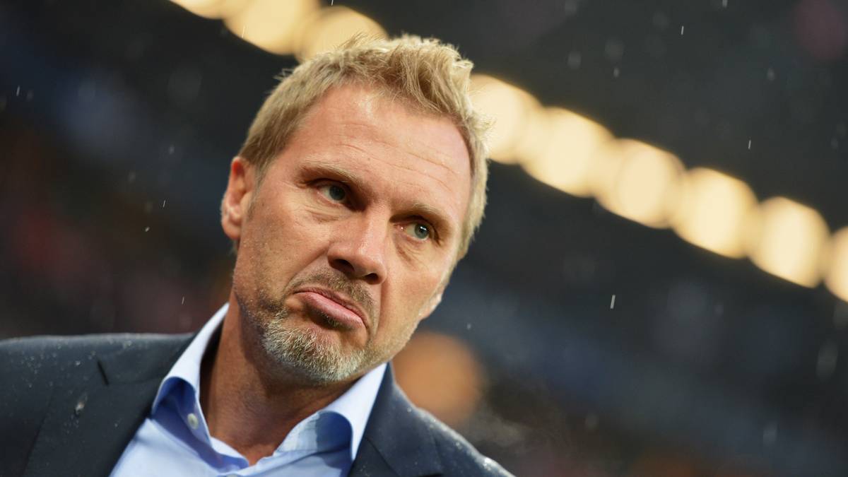 Richtig schlecht läuft es auch für Slomkas Vorgänger Thorsten Fink: Der ehemalige Profi des FC Bayern sitzt zwei Jahre lang auf der Bank der Hanseaten und muss am 30. März 2013 die wahrscheinlich bitterste Niederlage seiner bisherigen Trainerkarriere einstecken