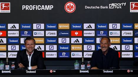 Bei der Antritts-PK von Trainer Adi Hütter bei Eintracht Frankfurt kommt es zu einem kuriosen Moment.