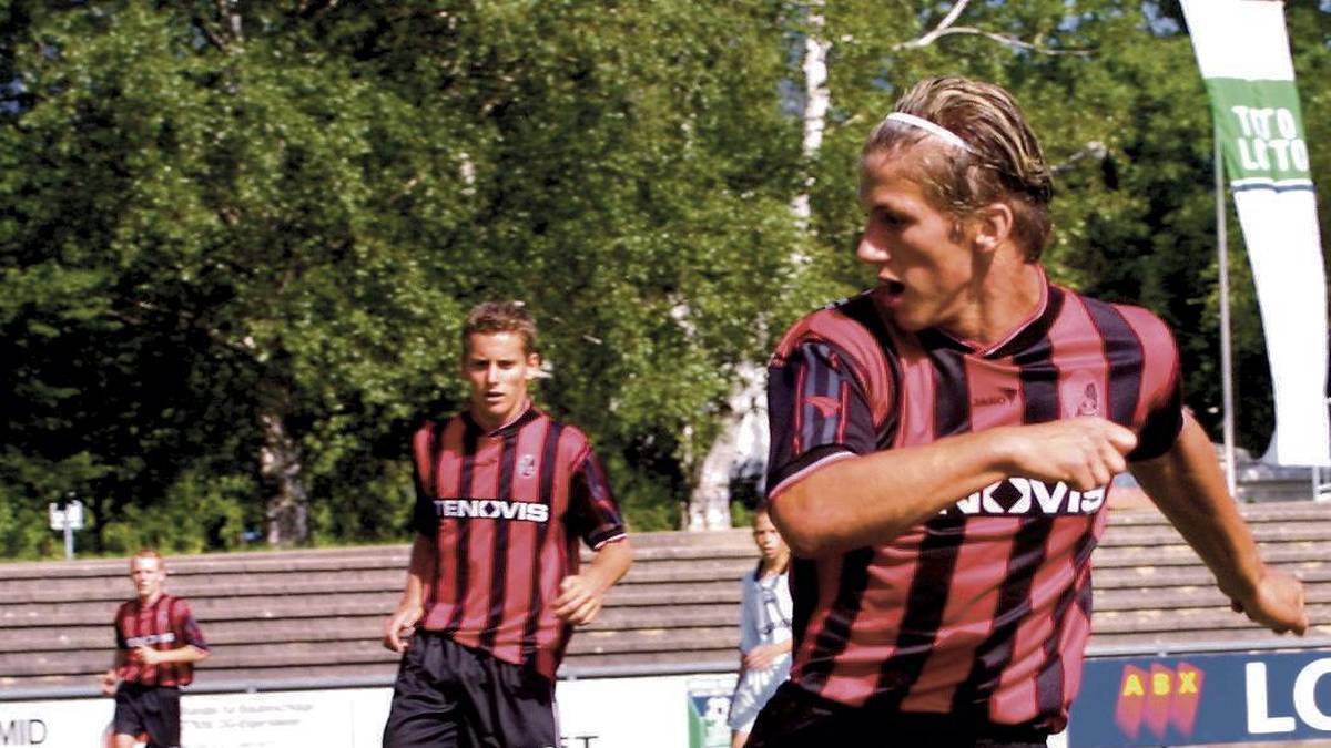 Trotz verschiedener Angebote bleibt Waslikowski dem SC Freiburg jedoch treu - und schießt für die Juniorenteams der Breisgauer Tore am Fließband