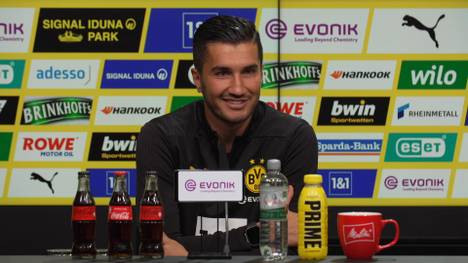 Nuri Sahin spricht auf der BVB-PK über sein Verhältnis zu Niklas Süle. Eine Zusatzfrage überfordert den Cheftrainer allerdings.