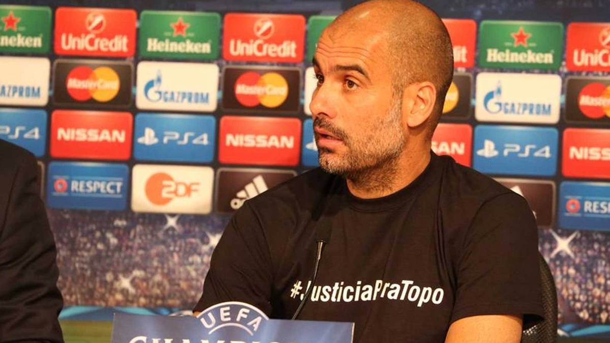 Pep Guardiola trug ein Shirt mit der Aufschrift: "#JusticiaParaTopo"
