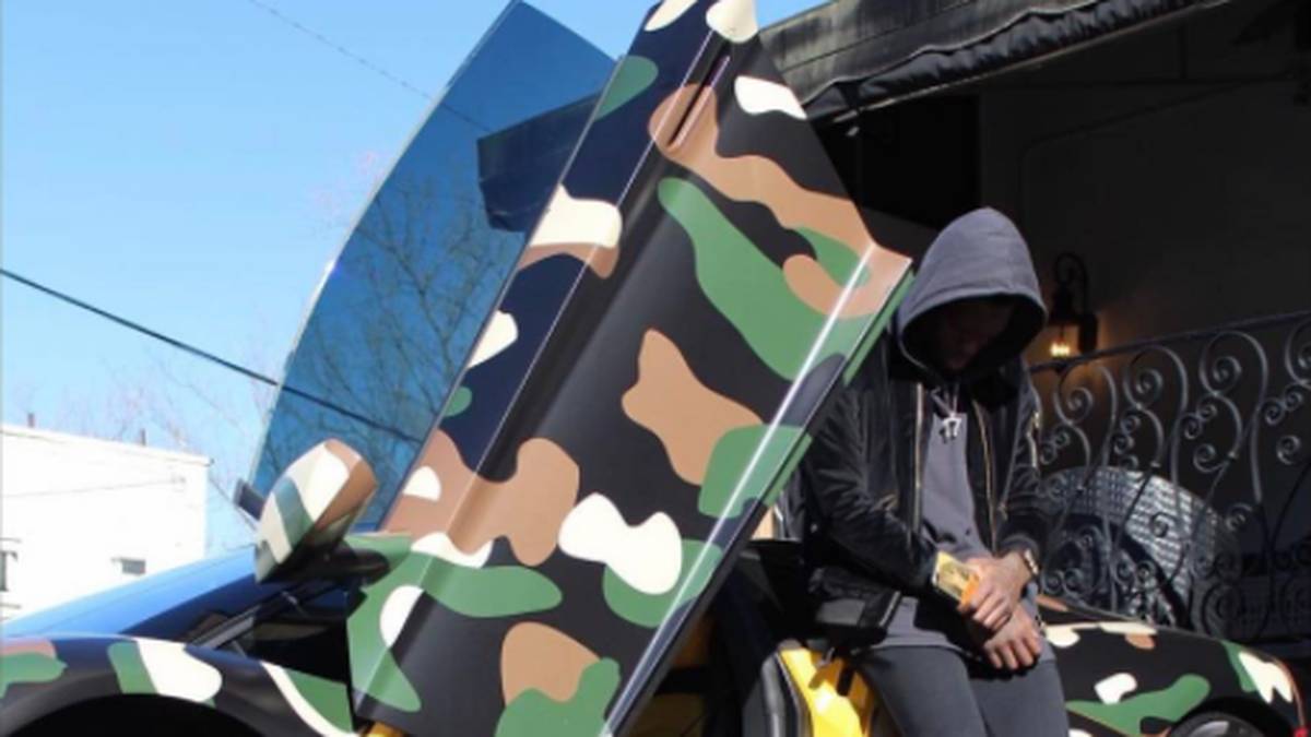 Dazu zählt unter anderem ein Lamborghini im Camouflage-Look