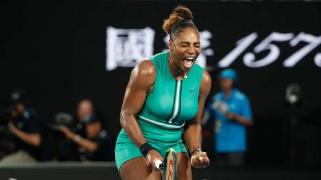Serena Williams steht nach dem Sieg gegen Simona Halep im Viertelfinale