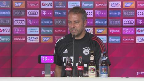 Hansi Flick beglückwünscht seinen deutschen Kollegen Jürgen Klopp zur Meisterschaft mit dem FC Liverpool. Dass die Feierlichkeiten in England und Deutschland aufgrund der Coronakrise anders ablaufen als üblich, findet der Bayern-Coach schade.