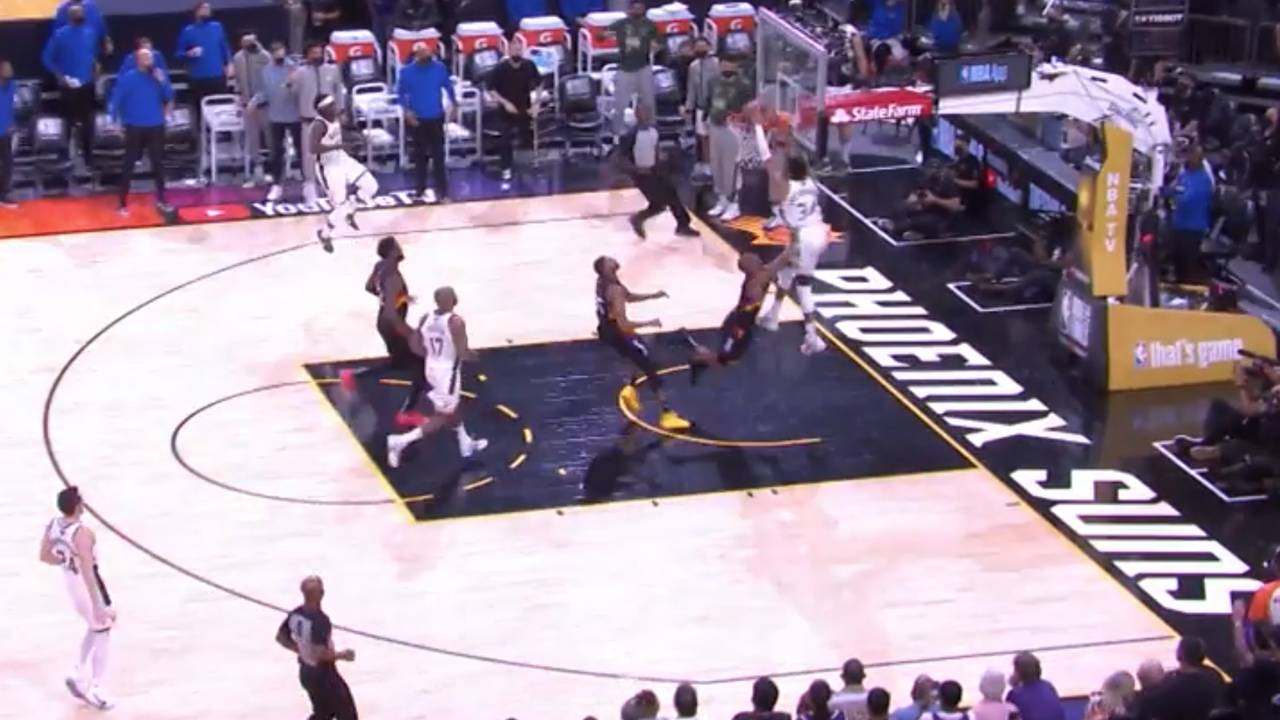 Giannis Antetokounmpo mit Mega-Dunk für die Milwaukee Bucks gegen Phoenix