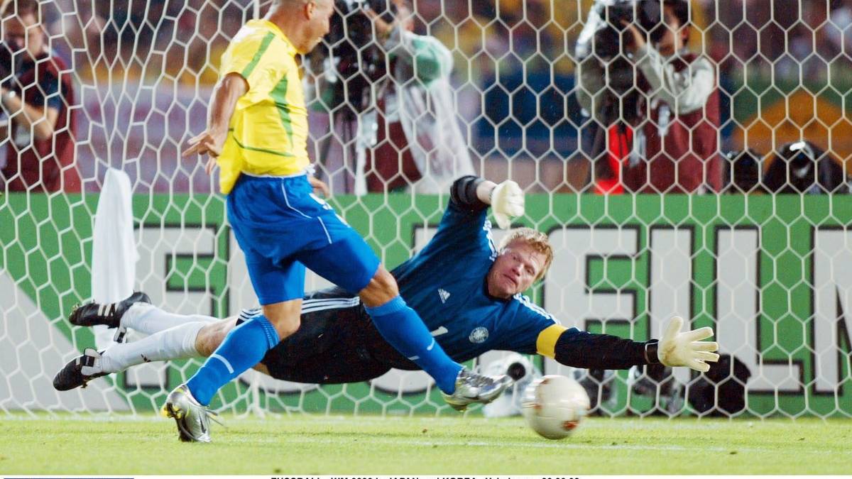 Sicherte dem FC Bayern 2001 im Elfmeterschießen des Finales den Champions-League-Sieg gegen den FC Valencia. 2002 überragender Schlussmann der WM in Südkorea und Japan. Bitterer Makel: Sein fataler Fangfehler beim Schuss von Rivaldo im Finale gegen Brasilien ermöglichte Ronaldos 1:0