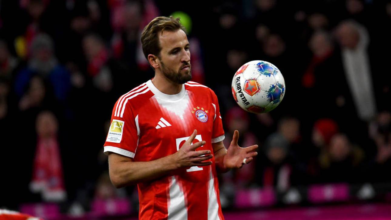 Harry Kane wirft einen Ball