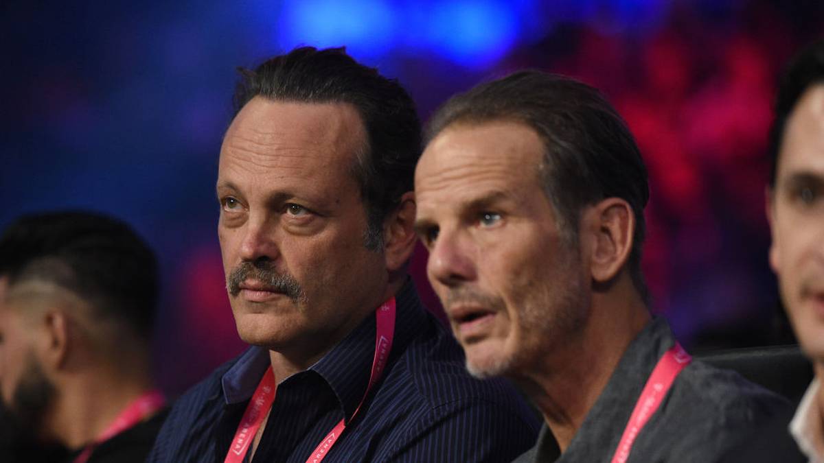 LAS VEGAS, NEVADA - SEPTEMBER 14: Actor Vince Vaughn (L) and director Peter Berg attend the Tyson Fury and Otto Wallin heavyweight bout at T-Mobile Arena on September 14, 2019 in Las Vegas, Nevada. (Photo by David Becker/Getty Images)