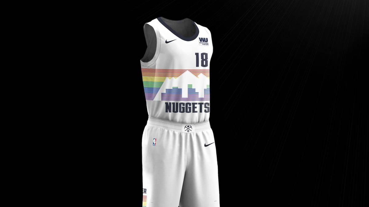 DENVER NUGGETS: Das Trikot der Nuggets ziert natürlich das berühmte Regenbogen-Skyline-Logo