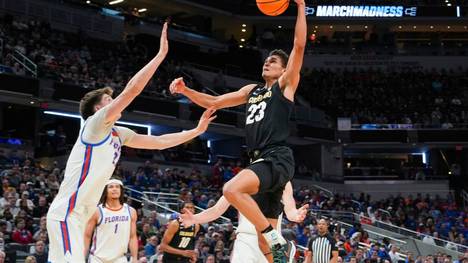 Tristan da Silva beim Dunk über Alex Condon von den Florida Gators