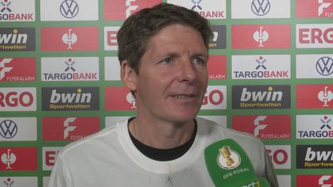 Die strittige Entscheidung gegen einen Handelfmeter für den VfB Stuttgart lässt Frankfurt ins Pokalfinale einziehen. Oliver Glasner lobt Schiedsrichter Daniel Schlager für dessen Entscheidungsvorgang.