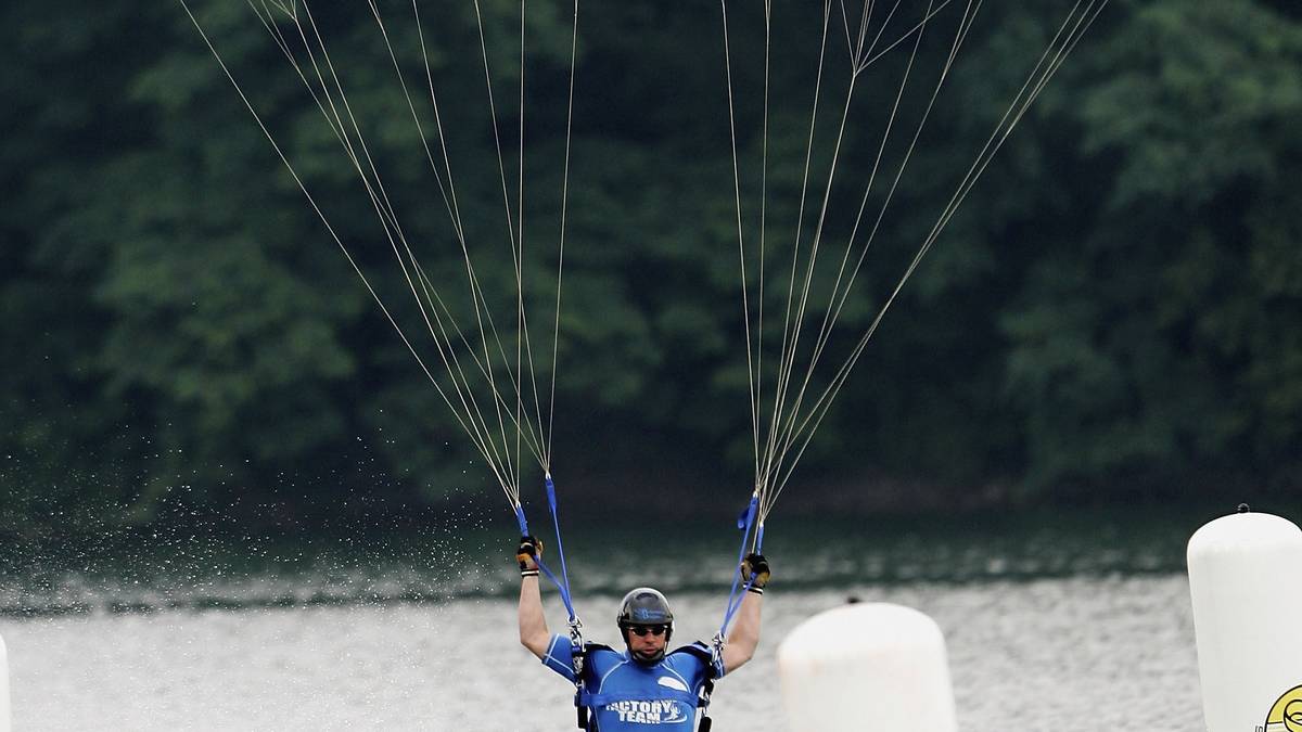 FALLSCHIRMSPRINGEN: Auf diese neue spektakuläre Sportart dürfen sich die Zuschauer freuen. Nach dem Sprung aus dem Flugzeug müssen die Wettkämpfer es durch einen vorgegebenen Kurs schaffen und erhalten dabei Punkte für Geschwindigkeit, Präzision und Distanz