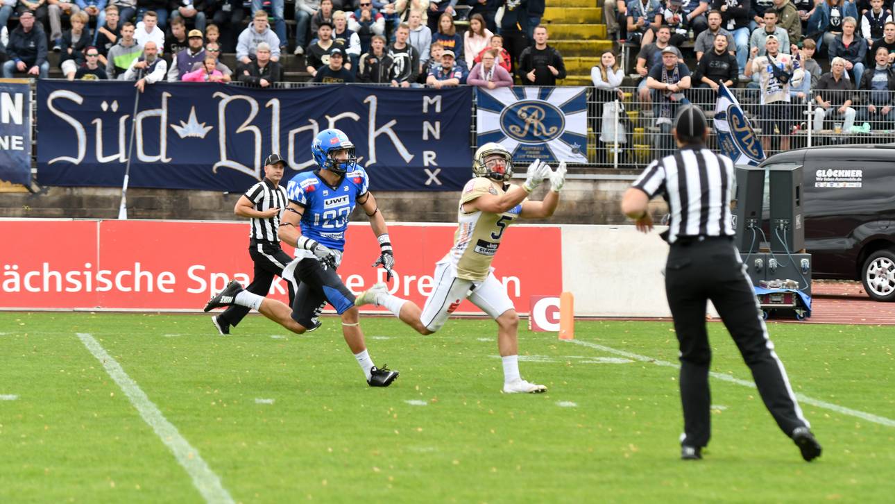 Die Dresden Monarchs (gold) stehen nach dem Erfolg gegen die Allgäu Comets im Viertelfinale
