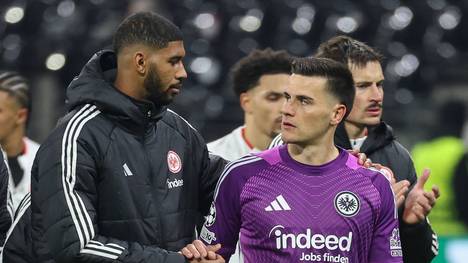 Eintracht-Trainer Adi Hütter hat sich vor der ersten Runde im DFB-Pokal auf Kauã Santos im Tor festgelegt. Dennoch bleiben weitere Personalfragen offen.