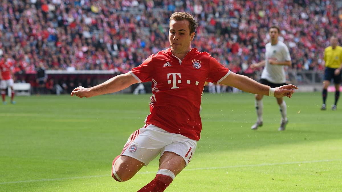 Platz 5 - MARIO GÖTZE: Eine Nachricht, die im Jahr 2013 einschlug, wie eine Bombe: "Jahrhunderttalent" Mario Götze wechselte von Borussia Dortmund zum FC Bayern München. Ein Nackenschlag für den BVB, mit 37 Millionen Euro Ablöse ein vermeintliches Schnäppchen für den FCB