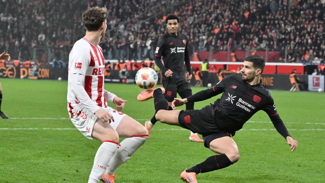 Leverkusens Martin Terrier trifft mit einem Skorpion-Kick zum 1:0 gegen Köln