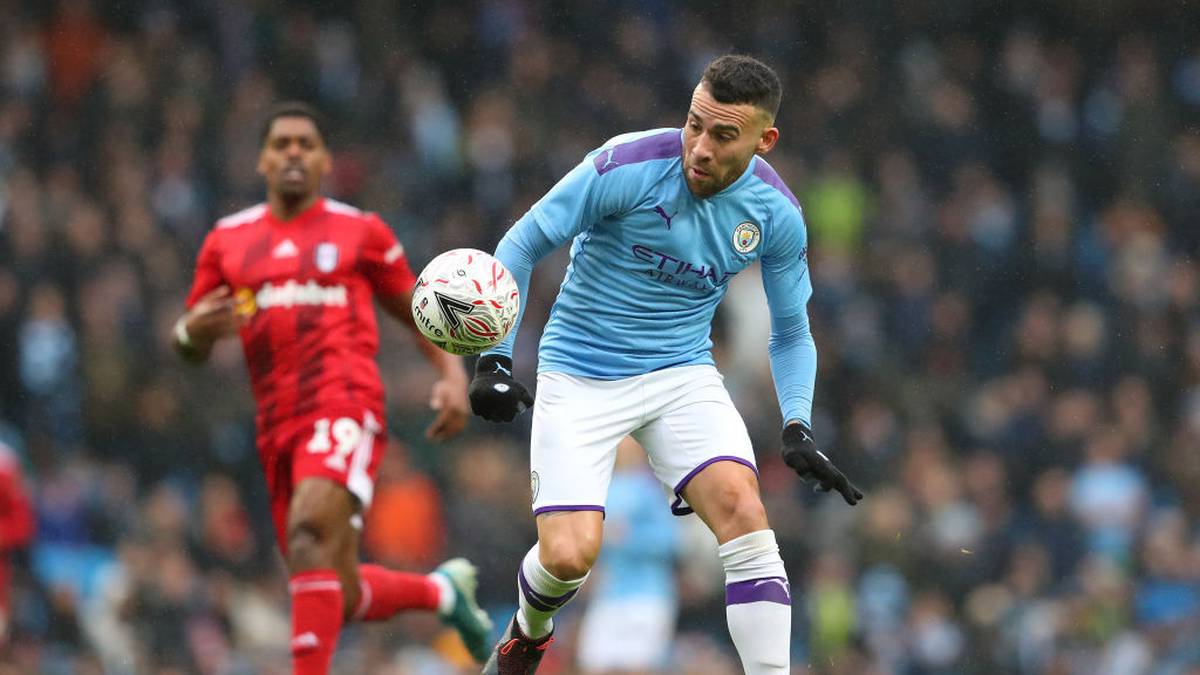 NICOLAS OTAMENDI: 2015/16 für 44,5 Millionen Euro vom FC Valencia: Der argentinische Vizeweltmeister von 2014 steht immer noch bei City in Lohn und Brot. 198 Einsätze hat der nur 1,83 Meter große Innenverteidiger bislang auf dem Konto, elf Tore gelangen ihm dabei