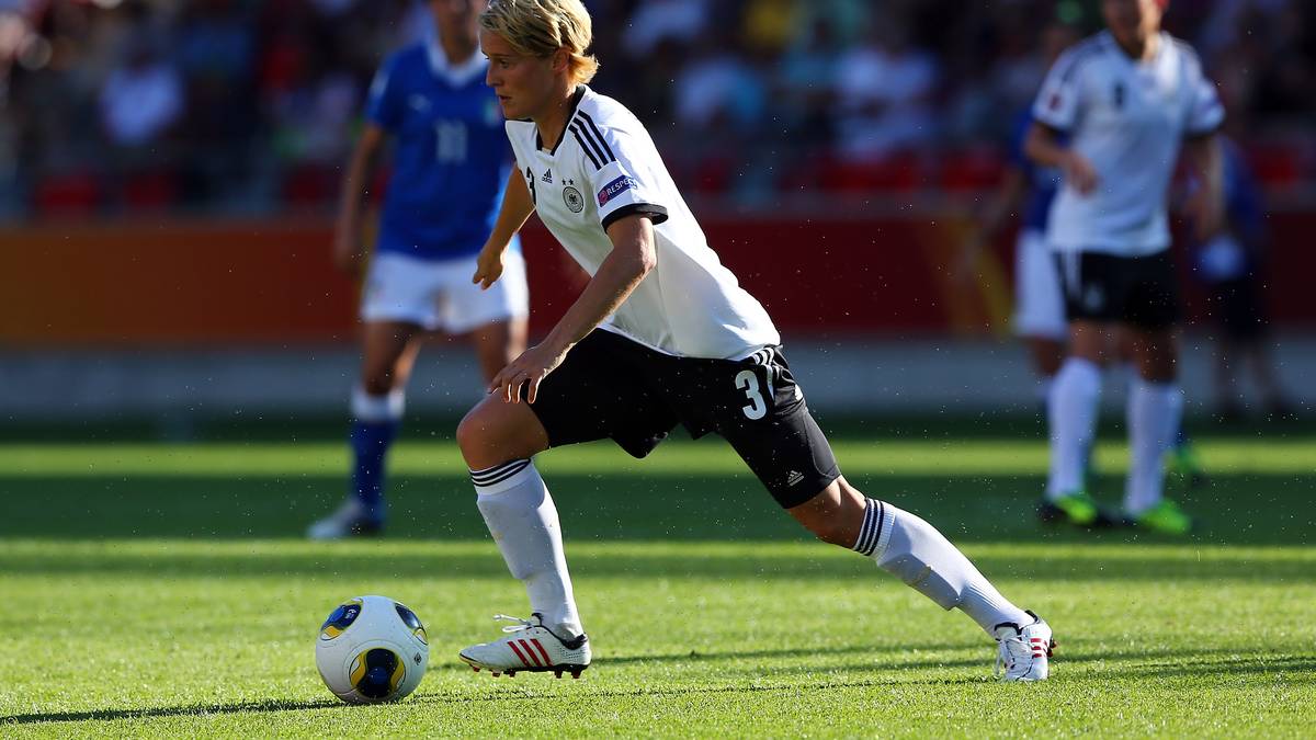 ABWEHR: Saskia Bartusiak (Alter: 32, Verein: 1. FFC Frankfurt, Länderspiele: 79, Tore: 0)