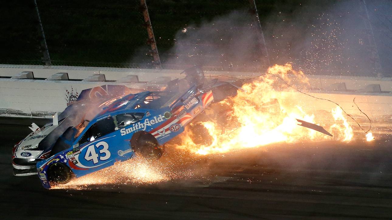 Horrorcrash und Feuer bei NASCAR