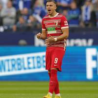 Ermedin Demirovic vom Fußball-Bundesligisten FC Augsburg hat sich einer Operation am Außenmeniskus unterziehen müssen.