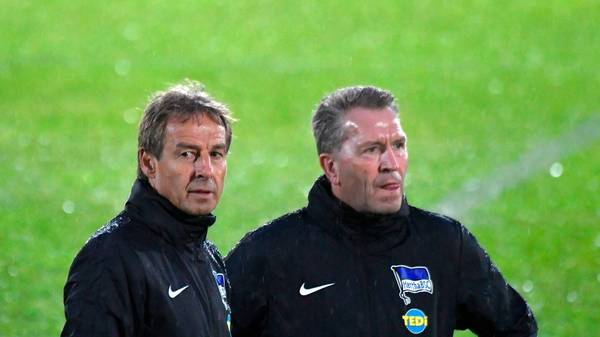 Jürgen Klinsmann (l.) und Andreas Köpke beim Training von Hertha BSC